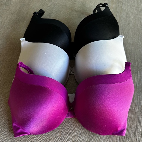 So obsessed /very sexy push-up Victoria's Secret Black, White, and Pink Bra Trio - Picture 2 of 9